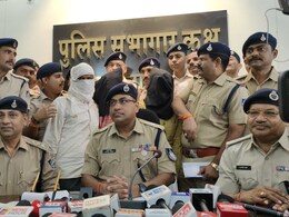 Guna News: हनुमान टेकरी चोरी मामले में पुलिस को मिली सफलता, राजस्थान के इस गांव से पकड़ा गया आरोपी Guna News: हनुमान टेकरी चोरी मामले में पुलिस को मिली सफलता, राजस्थान के इस गांव से पकड़ा गया आरोपी