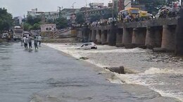 पाली में भारी बारिश के बाद बांडी नदी उफान पर, महिला डॉक्टर गाड़ी समेत पानी में बही