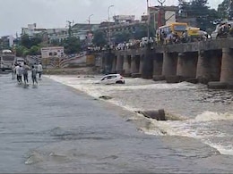 पाली में भारी बारिश के बाद बांडी नदी उफान पर, महिला डॉक्टर गाड़ी समेत पानी में बही पाली में भारी बारिश के बाद बांडी नदी उफान पर, महिला डॉक्टर गाड़ी समेत पानी में बही