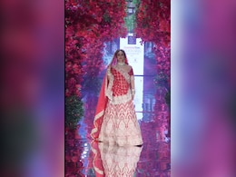 Hina Khan Is Unstoppable And She Proves It With A Ramp Walk In A Bridal Red <i>Lehenga</i> Hina Khan Is Unstoppable And She Proves It With A Ramp Walk In A Bridal Red <i>Lehenga</i>