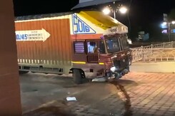 Video: Denied Food, Drunk Driver Rams Truck Into Hotel In Pune Video: Denied Food, Drunk Driver Rams Truck Into Hotel In Pune