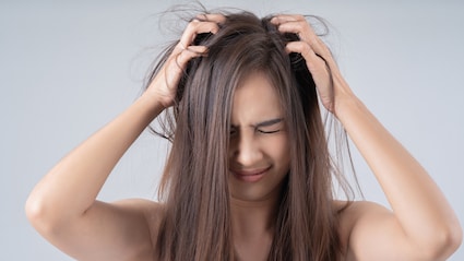 5 Health Hacks To Tackle Frizzy Hair During Season Changes
