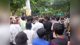 MP: बच्ची से दुष्कर्म मामला : ABVP ने जमकर किया प्रदर्शन, स्कूल सील, जांच कमेटी का भी हुआ गठन&nbsp;