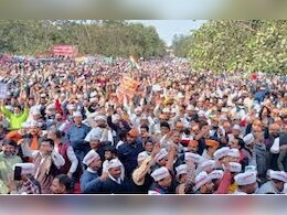 प्रयागराज : नौकरी के लिए शिक्षकों का हंगामा, आयोग कार्यालय के बाहर जुटे हजारों अभ्यर्थी