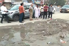 Delhi Ministers Inspect Bad Roads; Set Diwali Deadline For Repair Works Delhi Ministers Inspect Bad Roads; Set Diwali Deadline For Repair Works