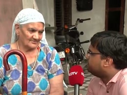 ''उसे गोदी में उठा लूंगी...'': विनेश फोगाट के चुनावी दंगल में उतरने पर ससुराल की महिलाओं में दिखा गजब का उत्साह ''उसे गोदी में उठा लूंगी...'': विनेश फोगाट के चुनावी दंगल में उतरने पर ससुराल की महिलाओं में दिखा गजब का उत्साह