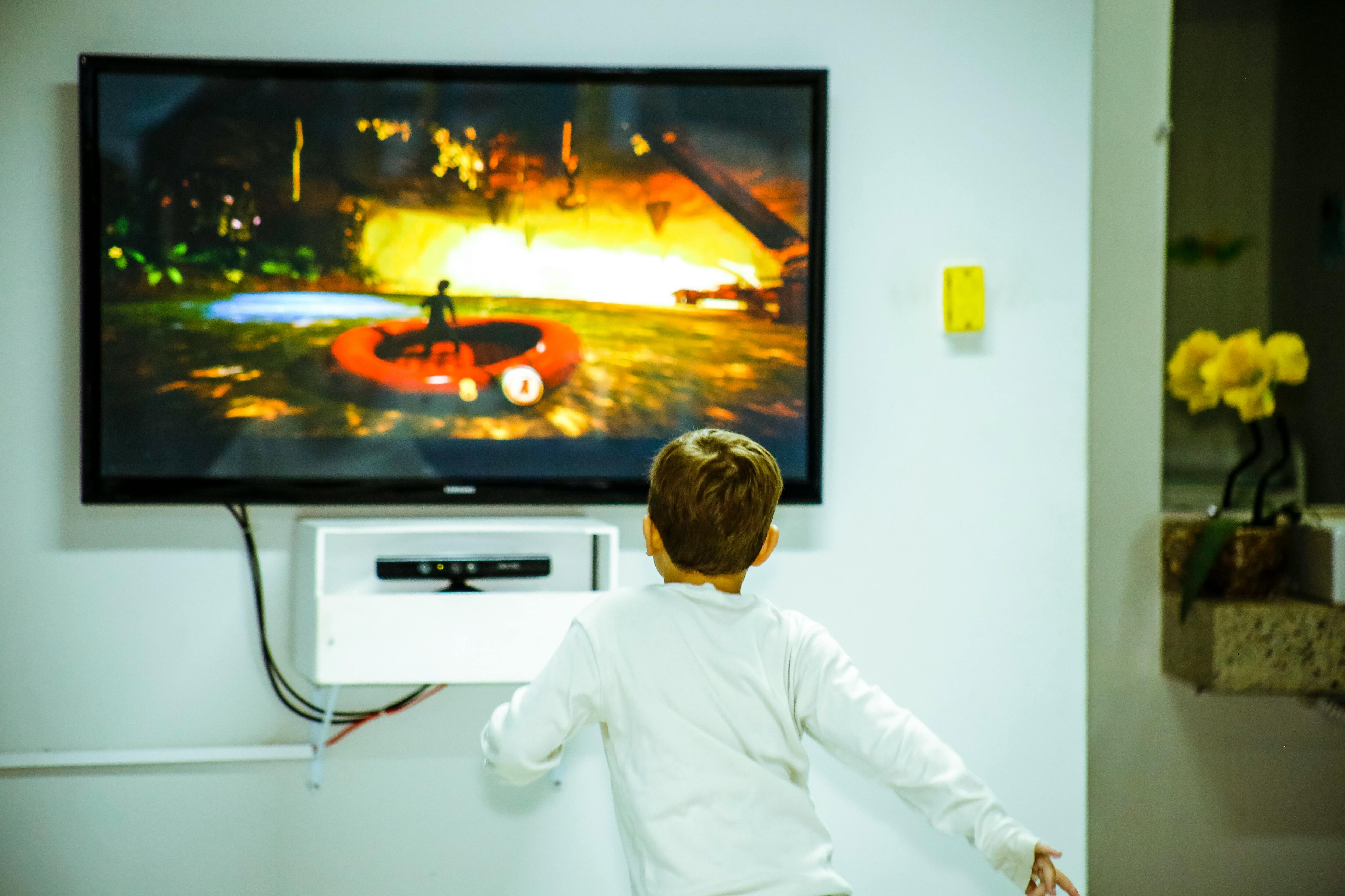 The Rise of Floating TV Units: A Sleek Look for Contemporary Homes