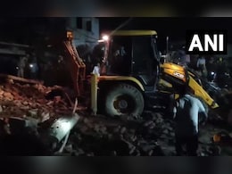 फिरोजाबाद में पटाखा फैक्ट्री में विस्फोट, 5 लोगों की मौत, 10 से ज्यादा मकान ढहे फिरोजाबाद में पटाखा फैक्ट्री में विस्फोट, 5 लोगों की मौत, 10 से ज्यादा मकान ढहे