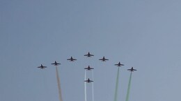 Surya Kiran Aerobatic Show: वायुसेना ने&nbsp;डेडानसर में दिखाया पराक्रम, आसमान में दिखा रोमांच