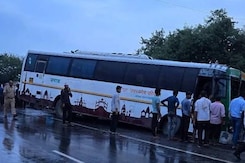 टक्कर से 60 Meter दूर गिरे लोग, झाड़ियों में फंसे घायल, CM Yogi ने जताया दुःख टक्कर से 60 Meter दूर गिरे लोग, झाड़ियों में फंसे घायल, CM Yogi ने जताया दुःख