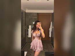 Monsoon Blooms Are In Season With Disha Patani's Chic Cutout Floral Dress Monsoon Blooms Are In Season With Disha Patani's Chic Cutout Floral Dress