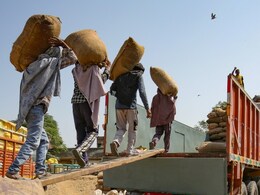 बेटी की शादी के लिए सरकार से मिलेगी 1 लाख रुपये तक की धनराशि, जानें इस योजना के बारे में सबकुछ बेटी की शादी के लिए सरकार से मिलेगी 1 लाख रुपये तक की धनराशि, जानें इस योजना के बारे में सबकुछ