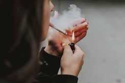 सिगरेट का धुआं किस तरह शरीर को नुकसान पहुंचाता है? सिगरेट का धुआं किस तरह शरीर को नुकसान पहुंचाता है?