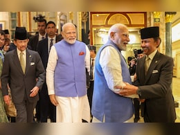 ब्रुनेई के सुल्तान बोलकिया से मिलकर खुशी हुई,कई मुद्दों पर हुई बातचीत : पीएम मोदी ब्रुनेई के सुल्तान बोलकिया से मिलकर खुशी हुई,कई मुद्दों पर हुई बातचीत : पीएम मोदी