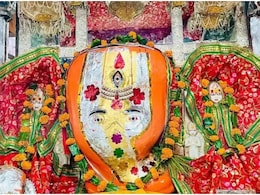 त्रिनेत्र गणेश मंदिर परिसर में बनी मिठाई की दुकानों पर रेड, फफूंद लगे 800 Kg लड्डू को प्रशासन ने कराया नष्ट त्रिनेत्र गणेश मंदिर परिसर में बनी मिठाई की दुकानों पर रेड, फफूंद लगे 800 Kg लड्डू को प्रशासन ने कराया नष्ट