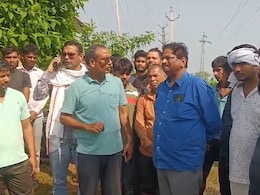 राजस्थान के 12 गांवों में 4 दिन से बिजली गुल, गुस्साए ग्रामीणों ने GSS का किया घेराव, डिस्कॉम अधिकारियों को सुनाई खरी खोटी राजस्थान के 12 गांवों में 4 दिन से बिजली गुल, गुस्साए ग्रामीणों ने GSS का किया घेराव, डिस्कॉम अधिकारियों को सुनाई खरी खोटी