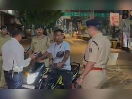 Kawardha में नाबालिग को फटकार लगाकर चर्चा में आ गए SP, नशेड़ियों और शराबियों के बीच मचा हड़कंप Kawardha में नाबालिग को फटकार लगाकर चर्चा में आ गए SP, नशेड़ियों और शराबियों के बीच मचा हड़कंप