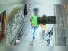 बच्ची से कर रहा था दरिंदगी की कोशिश, रक्षक बनकर आए बंदर, जानिए हुआ क्या बच्ची से कर रहा था दरिंदगी की कोशिश, रक्षक बनकर आए बंदर, जानिए हुआ क्या