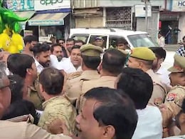 Video: A Tug-Of-War Between UP Cops, BJP Workers For Rahul Gandhi's Effigy