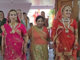 Watch: Two Russian Couples Get Married As Per Hindu Rituals In Haridwar Watch: Two Russian Couples Get Married As Per Hindu Rituals In Haridwar