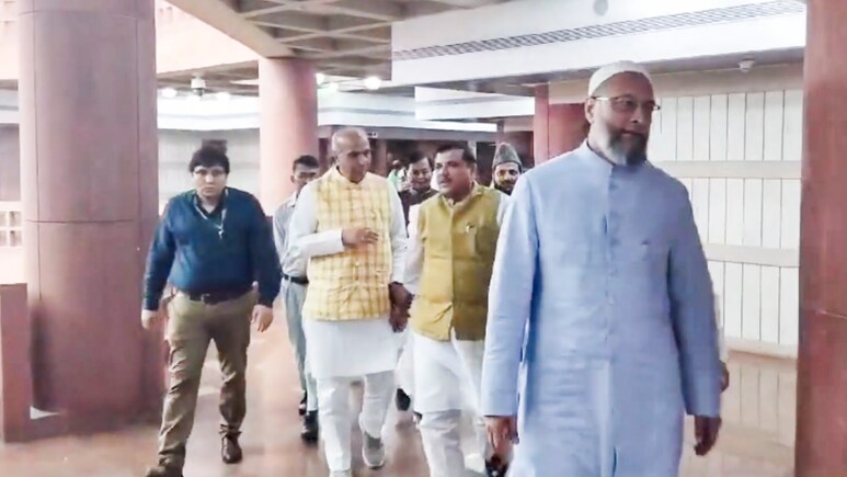 वक्फ बिल पर JPC की बैठक: भारी हंगामा, 10 विपक्षी सांसद सस्पेंड