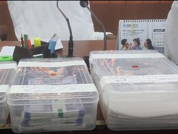 प्रयागराज के मदरसे में जाली नोट छापने की मशीन के साथ मिलीं आरएसएस से जुड़ी कई किताबें प्रयागराज के मदरसे में जाली नोट छापने की मशीन के साथ मिलीं आरएसएस से जुड़ी कई किताबें