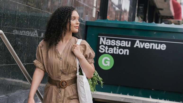 स्टाइलिश ड्रेसेस और जंपसूट की कर रहे हैं तलाश, Myntra की सेल से 699 रुपए से भी कम में खरीद लें