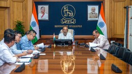 मणिपुर में बिगड़े हालात के बाद यूनिवर्सिटी की परीक्षाएं स्थगित, 3 जिलों में कर्फ्यू, 5 दिनों के लिए इंटरनेट बंद