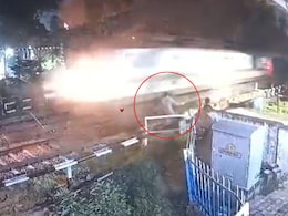 उत्तर प्रदेश: ईयरफोन लगाकर रेलवे लाइन क्रास कर रहा सिपाही ट्रेन से कटा, मौत उत्तर प्रदेश: ईयरफोन लगाकर रेलवे लाइन क्रास कर रहा सिपाही ट्रेन से कटा, मौत