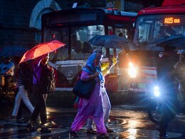 Weather Updates : मुंबई बारिश से बेहाल, दिल्ली में खुशनुमा हुआ मौसम, जानें बाकी राज्यों में कैसा रहेगा मौसम Weather Updates : मुंबई बारिश से बेहाल, दिल्ली में खुशनुमा हुआ मौसम, जानें बाकी राज्यों में कैसा रहेगा मौसम