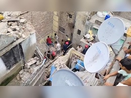 दिल्ली के करोल बाग में मकान ढहा, 6-7 लोगों के दबे होने की आशंका, रेस्क्यू ऑपरेशन जारी दिल्ली के करोल बाग में मकान ढहा, 6-7 लोगों के दबे होने की आशंका, रेस्क्यू ऑपरेशन जारी