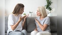 Relationship Tips: इन  5 वजहों से शादी के बाद सास की किच-किच से दूर रहना चाहती है लड़कियां