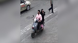 Couple Stop Near Salman Khan's Father, Ask "Lawrence Bishnoi <i>Ko Bheju</i>?"