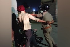 Uttarakhand Police Openly Misbehaves With Sikh Youth, Pulls His Collar Uttarakhand Police Openly Misbehaves With Sikh Youth, Pulls His Collar