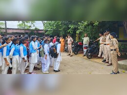Girl Safety: अब आवारा और मनचलों की खैर नहीं! छात्राओं की बेहतर सुरक्षा के लिए जबलपुर SP ने जारी किया आदेश Girl Safety: अब आवारा और मनचलों की खैर नहीं! छात्राओं की बेहतर सुरक्षा के लिए जबलपुर SP ने जारी किया आदेश