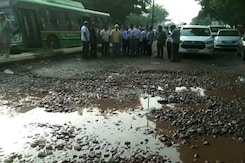 AAP vs BJP Over Delhi Roads Facelift By Diwali AAP vs BJP Over Delhi Roads Facelift By Diwali