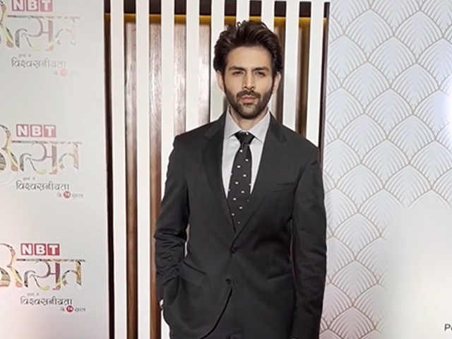 Kartik Aaryan's Red Carpet Moment. Paps Call Him "Rooh Baba"