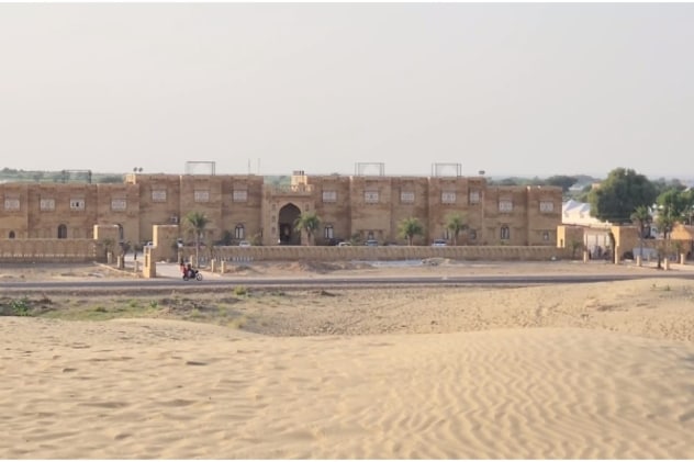 सम में बना एक रिसोर्ट. सम में बना एक रिसोर्ट.