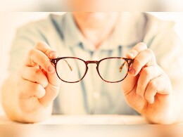 चष्म्यापासून मुक्ती, मुंबईतील फार्मा कंपनीच्या Eyedrops ना केंद्राची मंजुरी; अवघ्या 15 मिनिटात दिसेल परिणाम