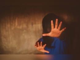 'माझं तुझ्यावर प्रेम आहे, तू मला नकार दिला तर...' प्रेमाचा विद्रुप चेहरा, मुलीने घरातच स्वत:ला संपवलं! 'माझं तुझ्यावर प्रेम आहे, तू मला नकार दिला तर...' प्रेमाचा विद्रुप चेहरा, मुलीने घरातच स्वत:ला संपवलं!