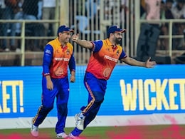 रोमांच की हदें हुई पार, 'पठान' ब्रदर्स ने मिलकर हरभजन की टीम को धोया, महज 2 रन से कोणार्क को मिली जीत रोमांच की हदें हुई पार, 'पठान' ब्रदर्स ने मिलकर हरभजन की टीम को धोया, महज 2 रन से कोणार्क को मिली जीत