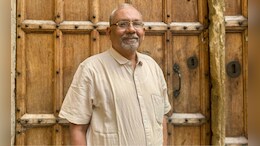Dr. Avinash Avalgaonkar : 11 विषयांत संशोधन, संत साहित्याचा अभ्यास, कोण आहेत देशातील पहिले मराठी विद्यापीठाचे कुलगुरू
