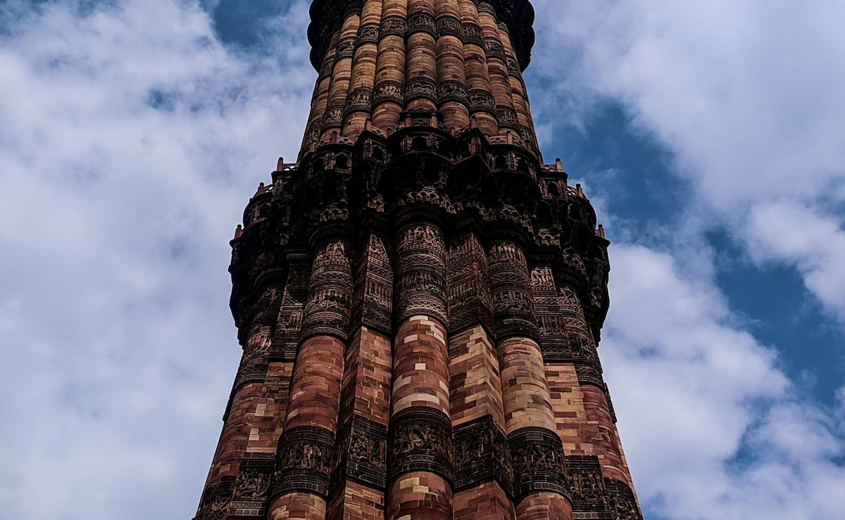 Делхи носи своята история като слоеве от стар парфюм