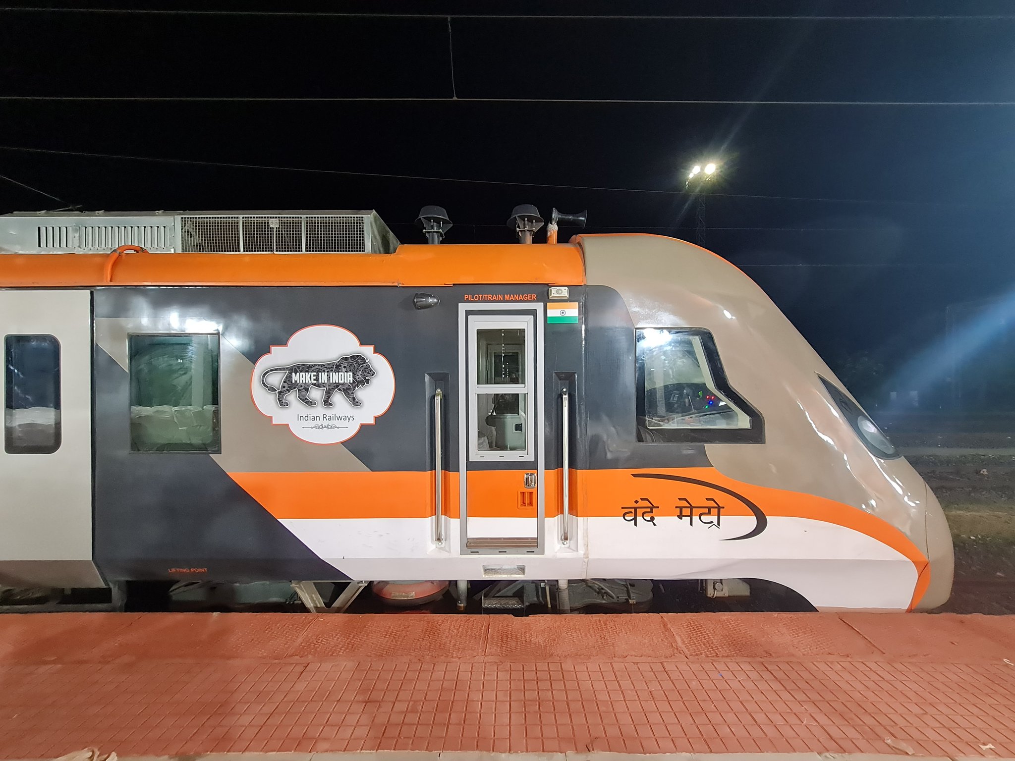 'नमो भारत' ने दिखाया रफ्तार का दम, तूफानी गति से दौड़ने वाली देश की सबसे तेज ट्रेन, जानिए कितनी है स्पीड