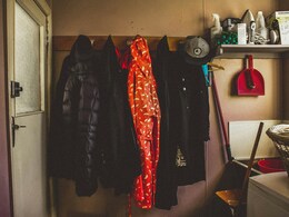 अपने घर को व्यवस्थित करें: Amazon से घर ले जाएं क्लोजेट और लॉन्ड्री ऑर्गनाइज़र, वो भी बंपर डिस्‍काउंट पर