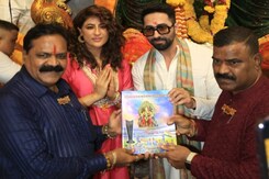 Ganesh Chaturthi 2024: Ayushmann Khurrana Visits Lalbaugcha With Wife Tahira Ganesh Chaturthi 2024: Ayushmann Khurrana Visits Lalbaugcha With Wife Tahira