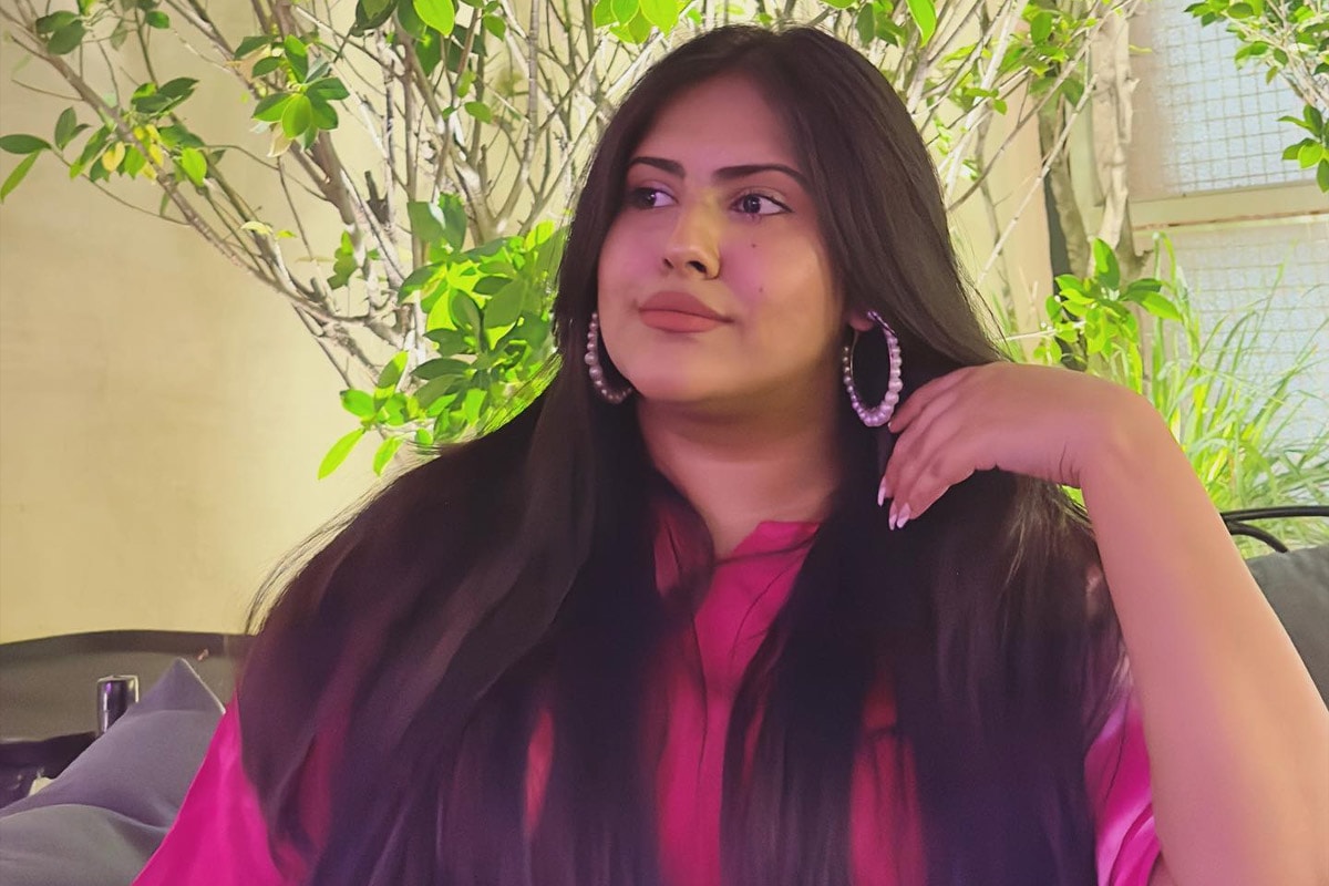 Rosemary Water vs. Rosemary Oil: Divya Sharma Reveals the Best for Hair Growth Rosemary Water vs. Rosemary Oil: Divya Sharma Reveals the Best for Hair Growth