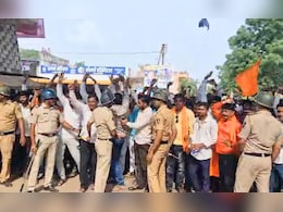 मराठा-ओबीसी आंदोलकांमधील वाद पेटला, वडीगोद्रीत तणावाचं वातावरण मराठा-ओबीसी आंदोलकांमधील वाद पेटला, वडीगोद्रीत तणावाचं वातावरण