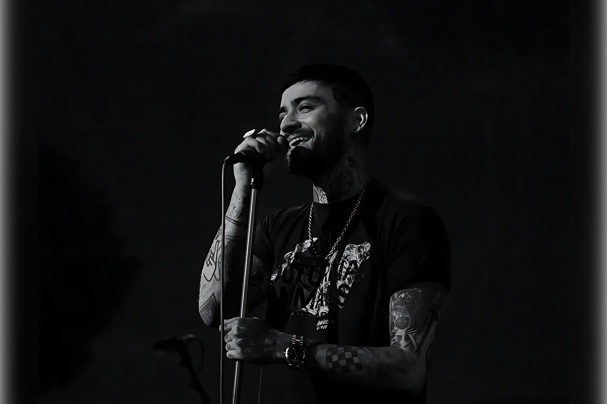 Zayn Malik's 30-Second Tour Announcement Like No Other On The Jimmy Fallon Show Zayn Malik's 30-Second Tour Announcement Like No Other On The Jimmy Fallon Show