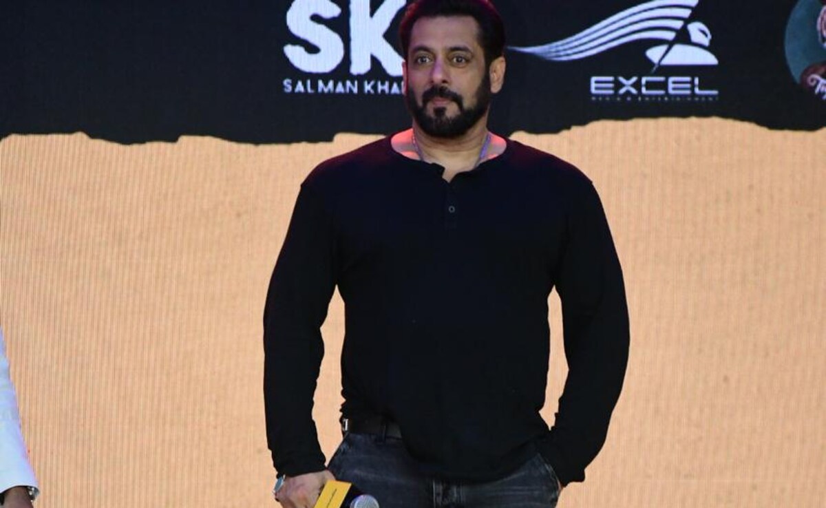 Salman Khan Confirms Rib Injury Rumours: "<i>Do Pasliyaan Tooti Hain</i>"